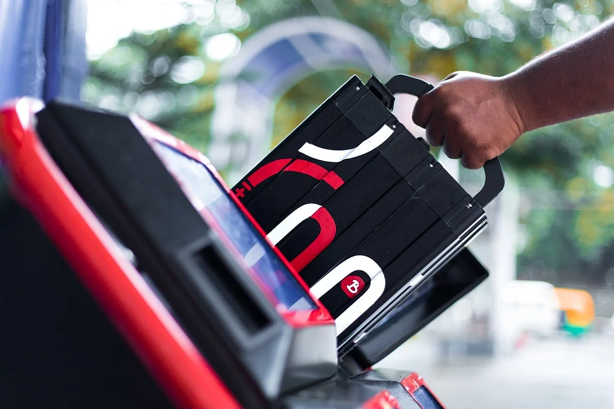 The process of swapping out batteries will take just one minute!