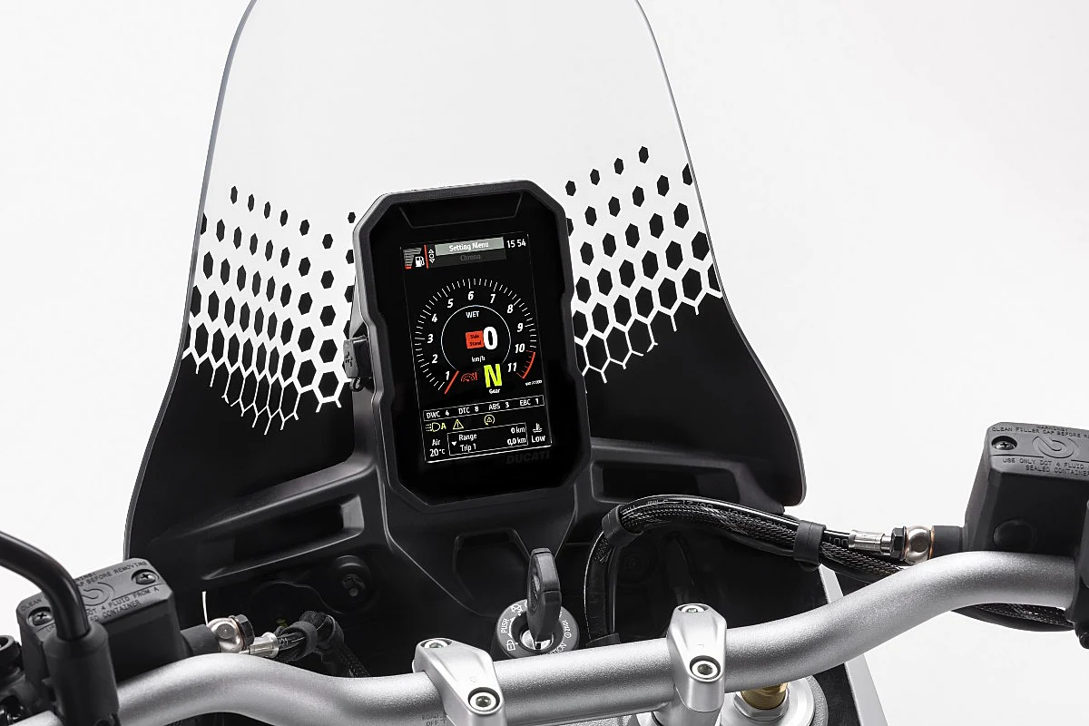 The instrument cluster has been specifically designed to be readable even while standing