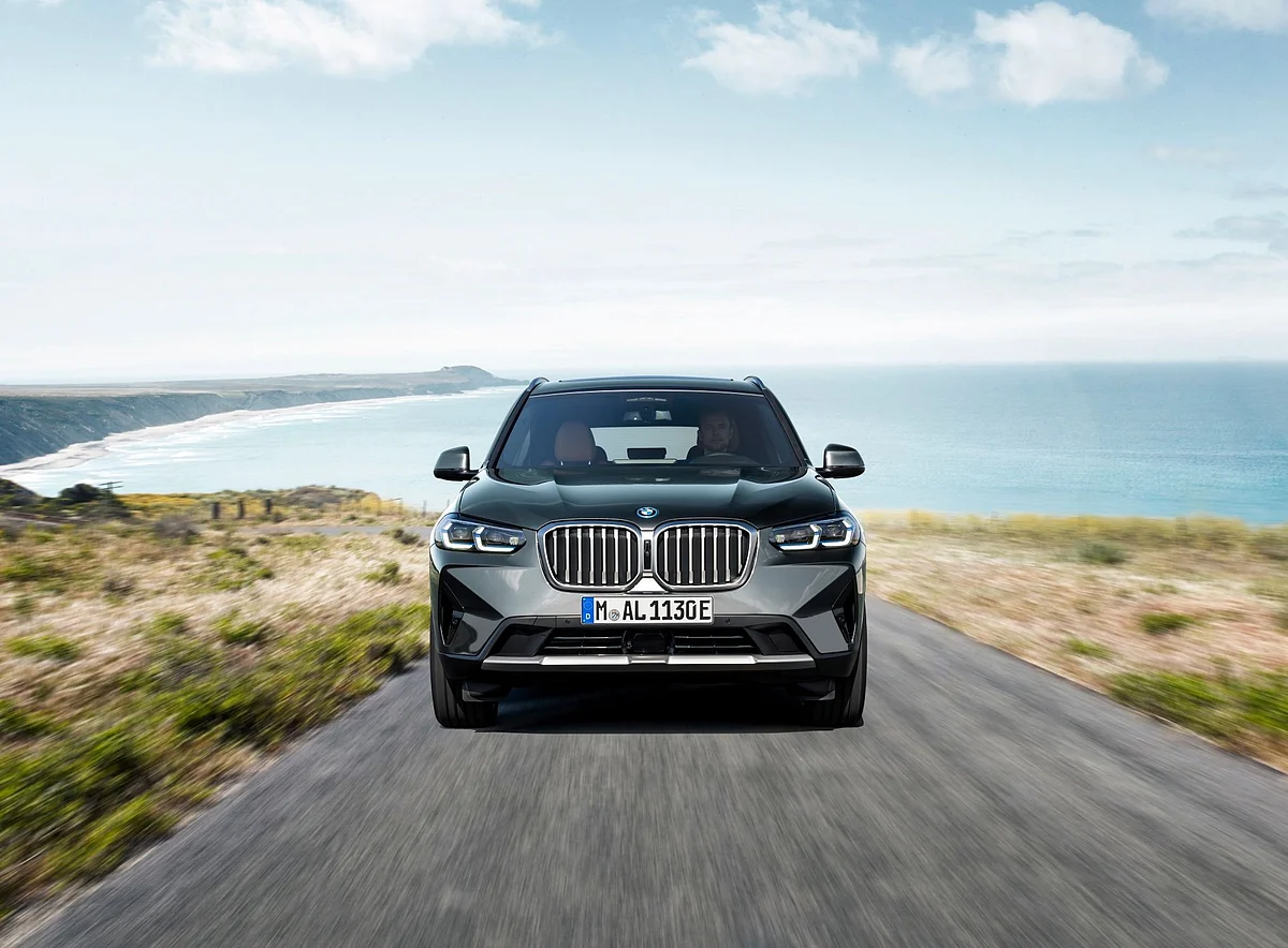 The engine drives all four wheels via a 8-speed automatic gearbox