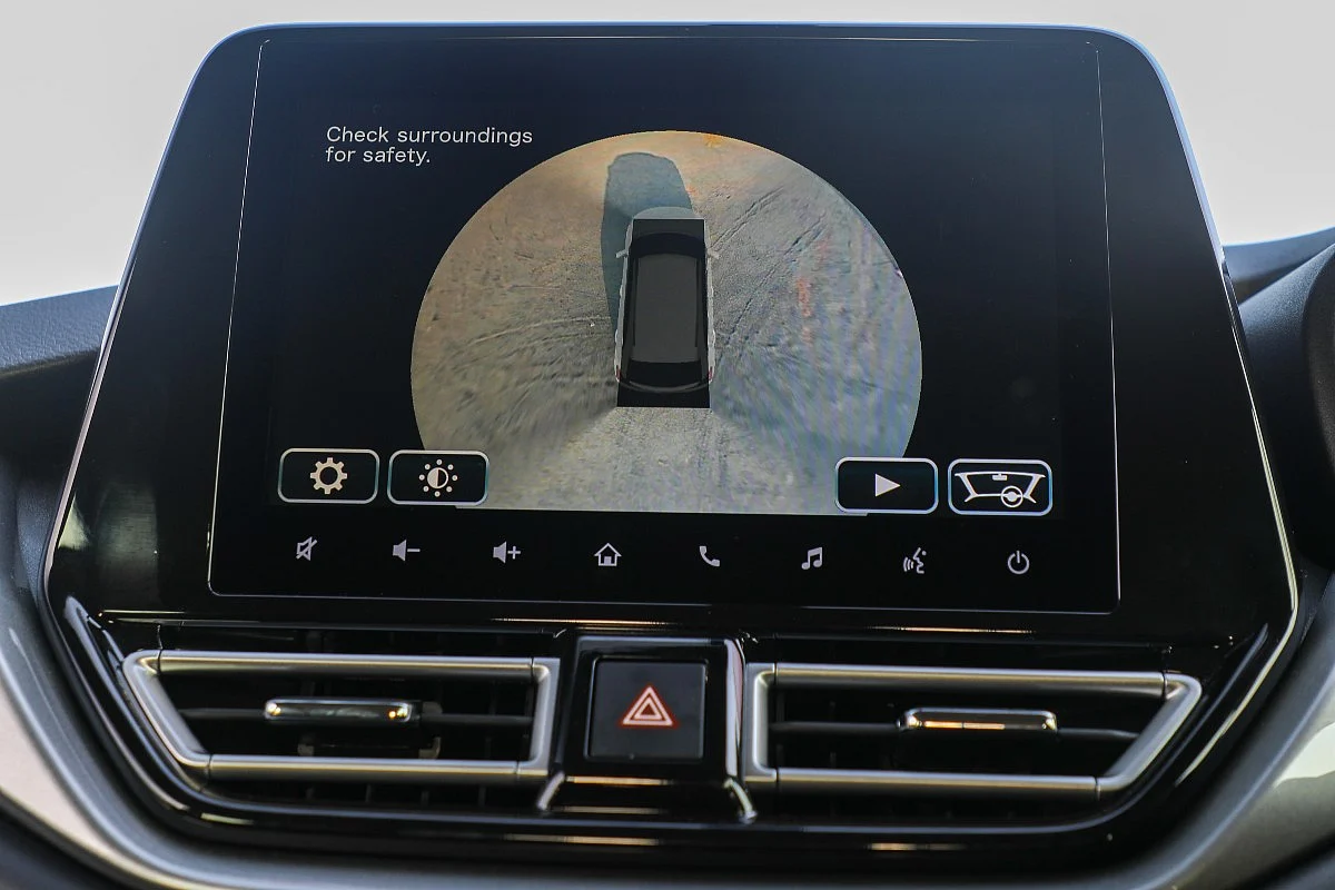 This is a new 9-inch touchscreen infotainment system and you gain access to the 360-degree camera