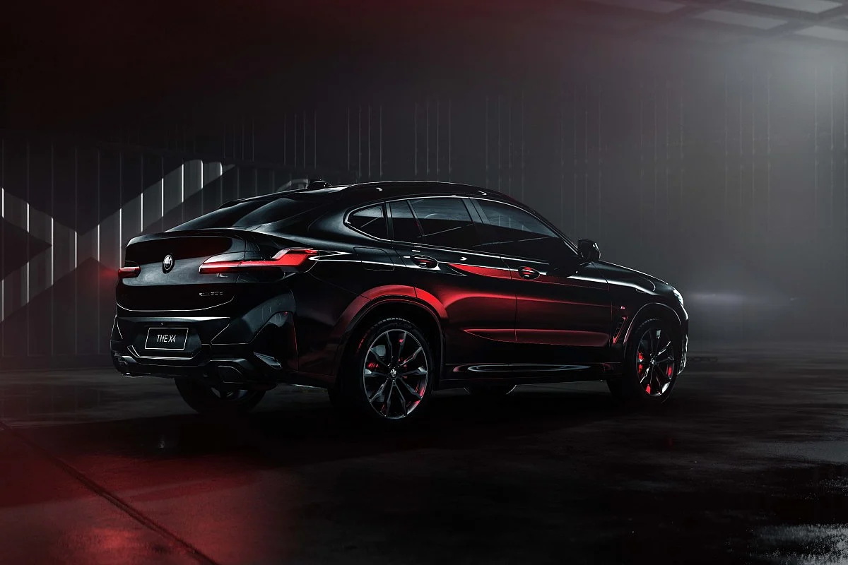 Coupe-like roofline on the BMW X4