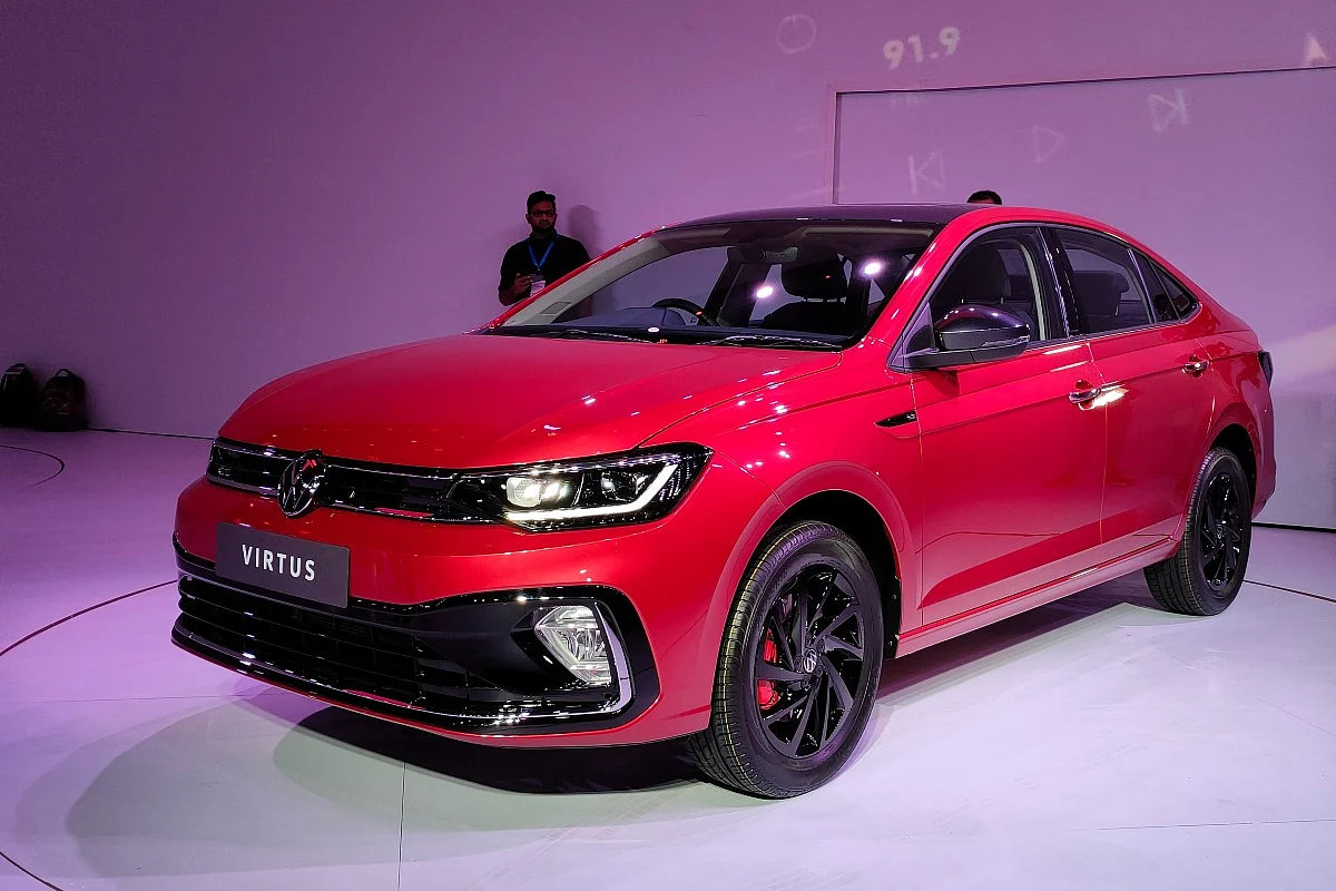 Performance Line variant gets sportier dual tone treatment