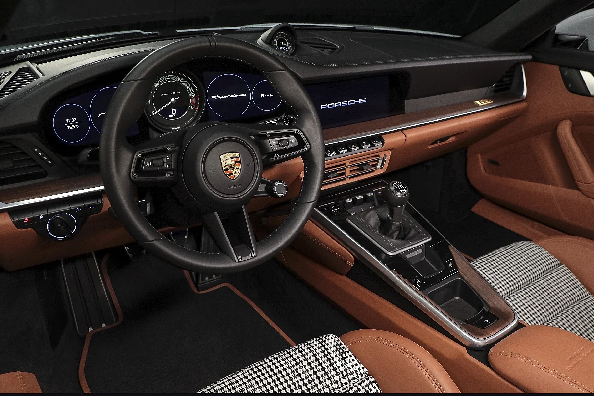 The interior too gets inspiration from the Carrera RS 2.7