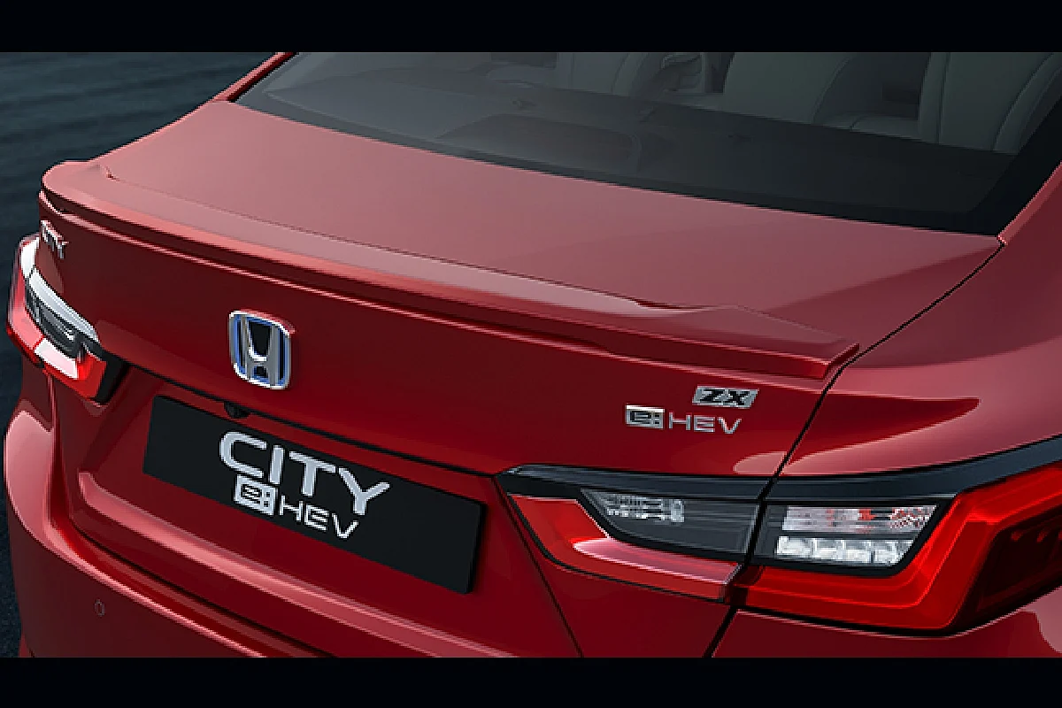 The only real changes are the blue badge and rear spoiler...