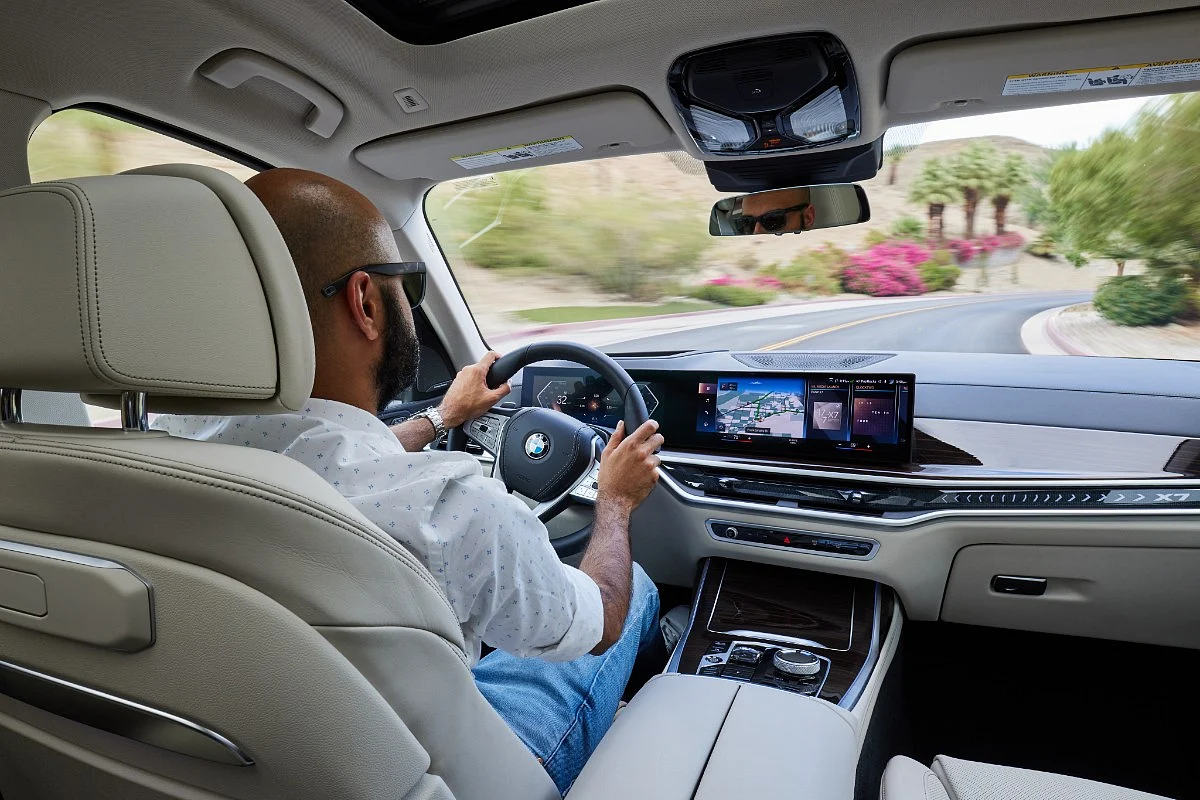 The 2022 BMW X7 gets twin curved screen inside