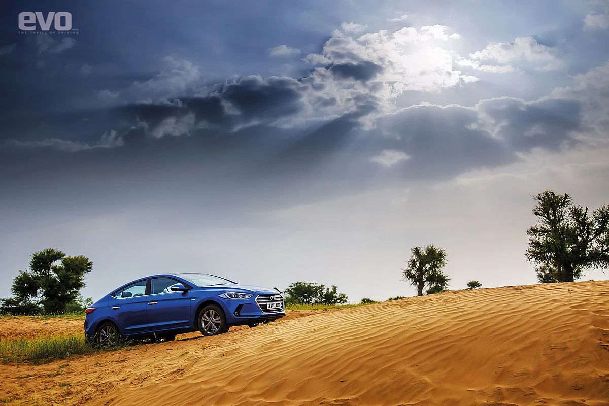 Desert. Sun. Overcast skies. And the Elantra in a Marina Blue colour complete this beautiful picture