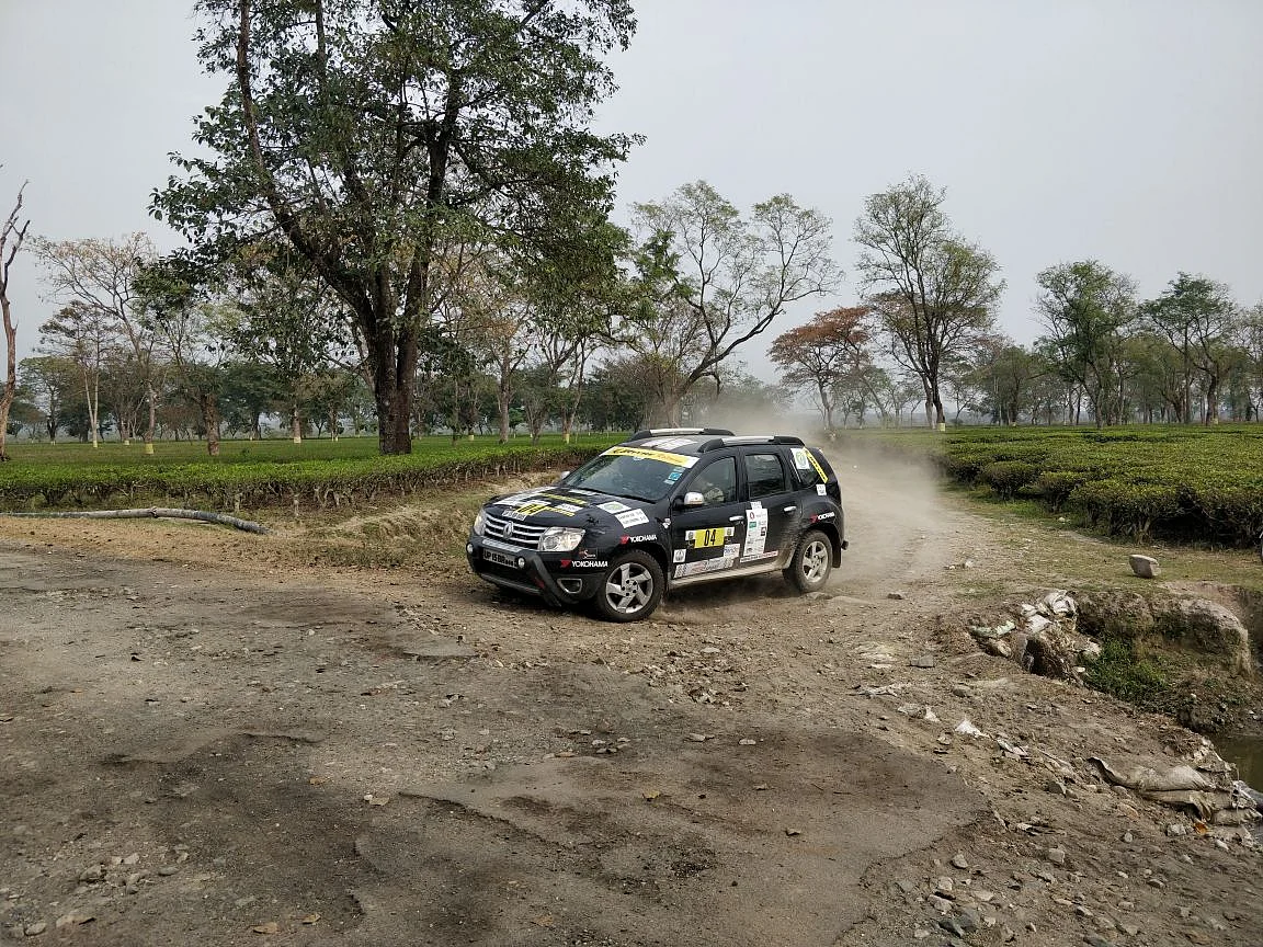 The fourth day involved participants cutting through tea estates in the Dooars region