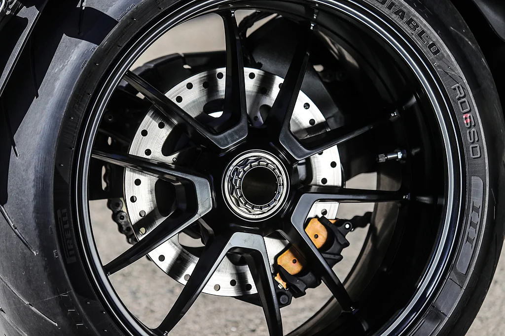 SET OF RIM WHEEL STICKERS DECALS SPORT LINE DUCATI DIAVEL WHITE SILVER SET OF RIM WHEEL STICKERS DECALS SPORT LINE DUCATI DIAVEL WHITE SILVER