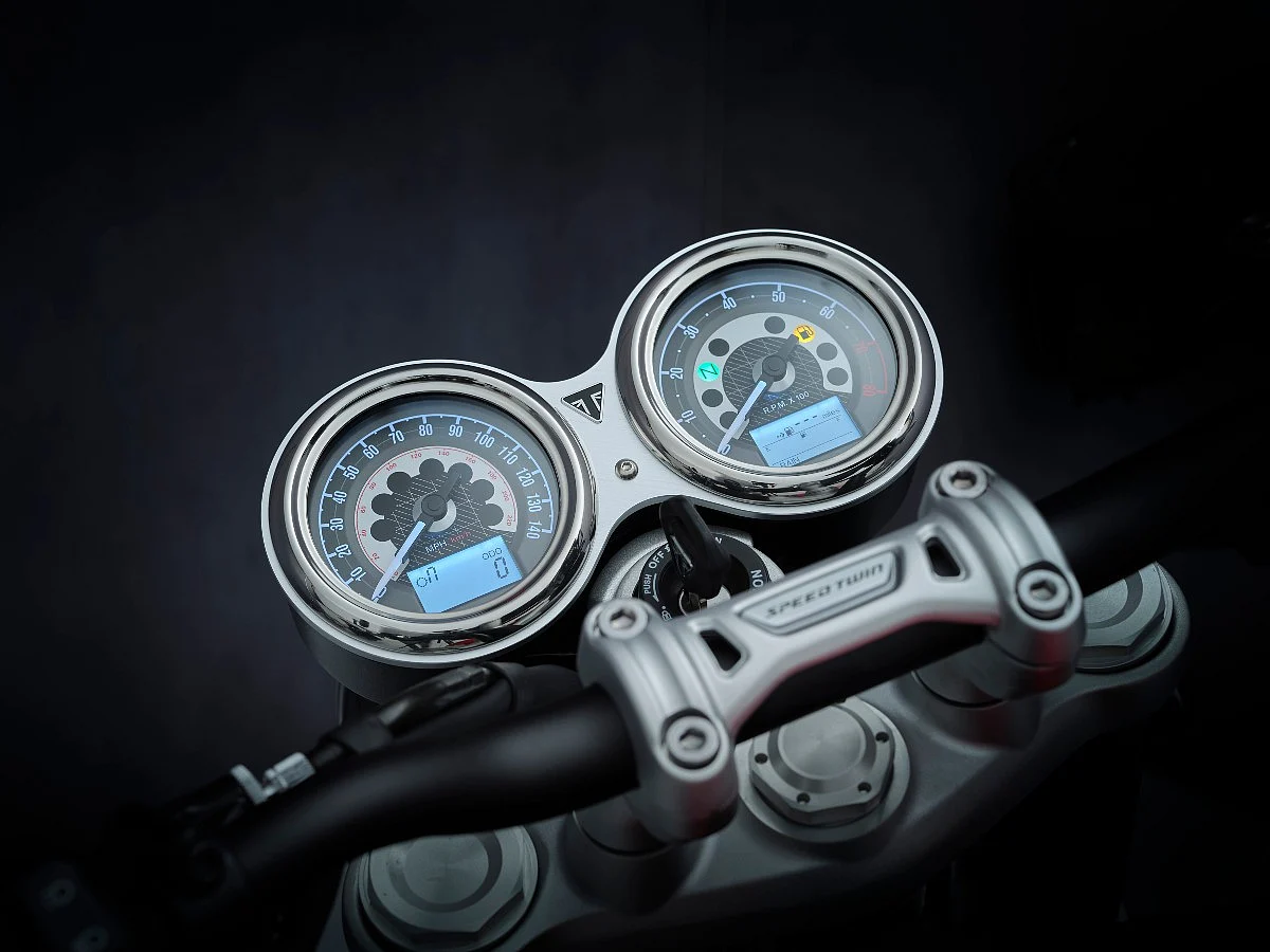 2021 Triumph Speed Twin instrument cluster
