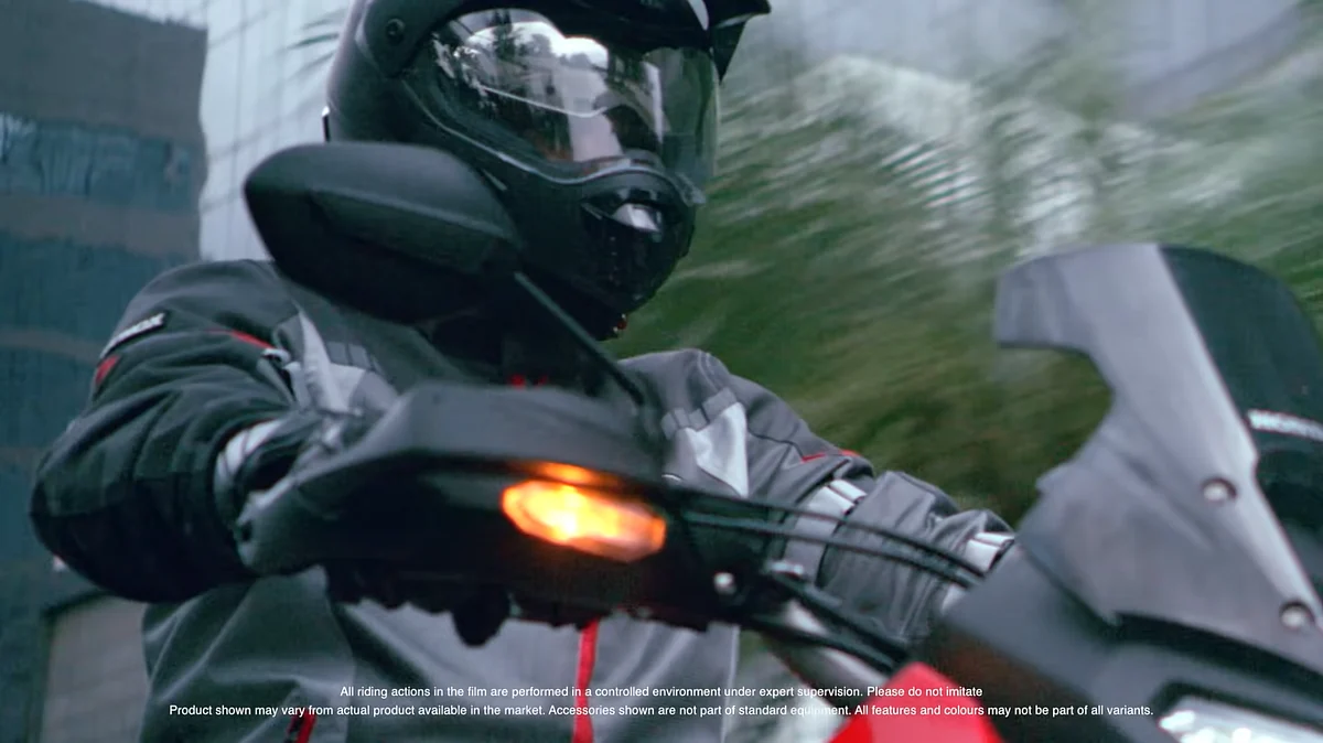 LED turn indicators integrated in handguard