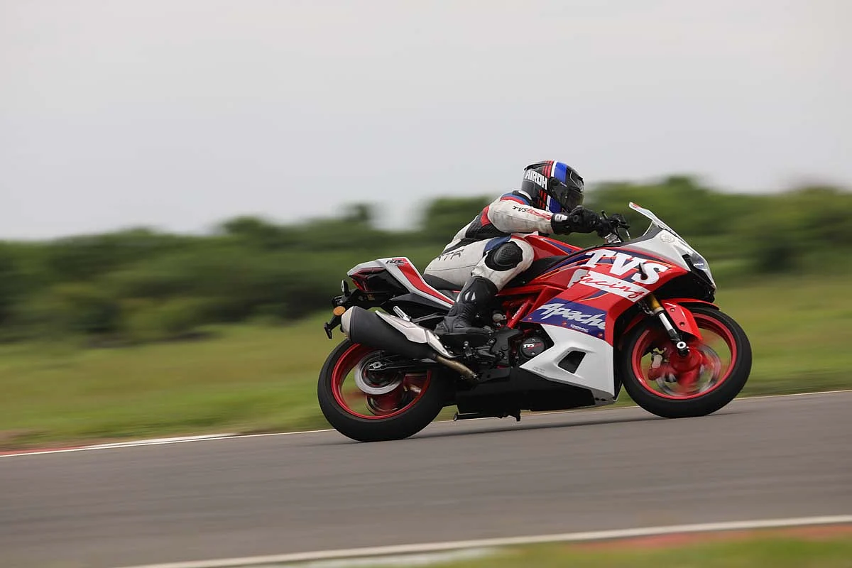 The engine tuning of the RR 310 remains the same with 33.5bhp and 27.3Nm
