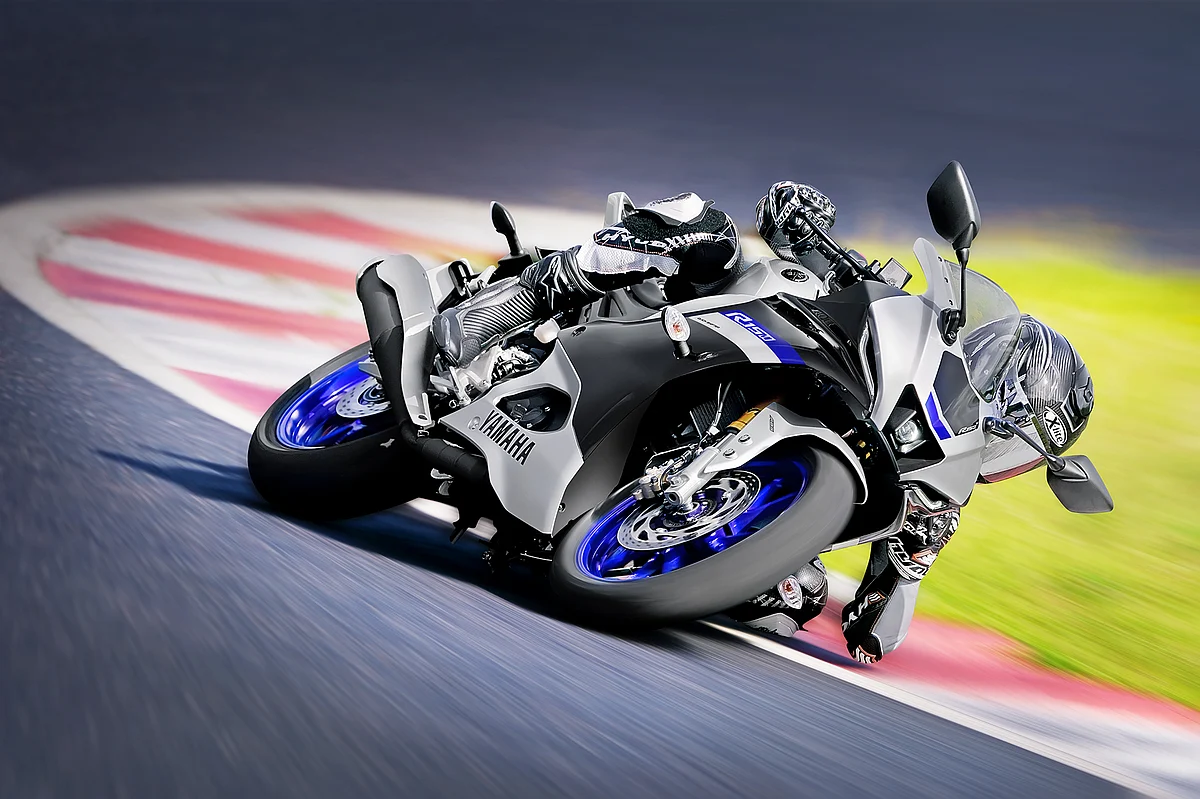 The R15M gets a few exclusive features over the standard one