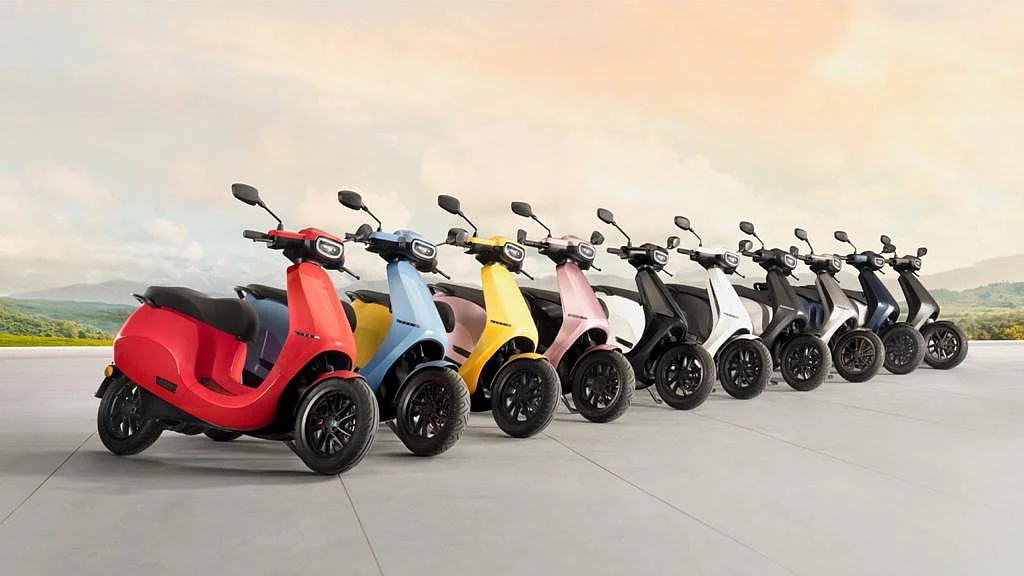 The customers can choose the S1 from 10 colour options in two shades
