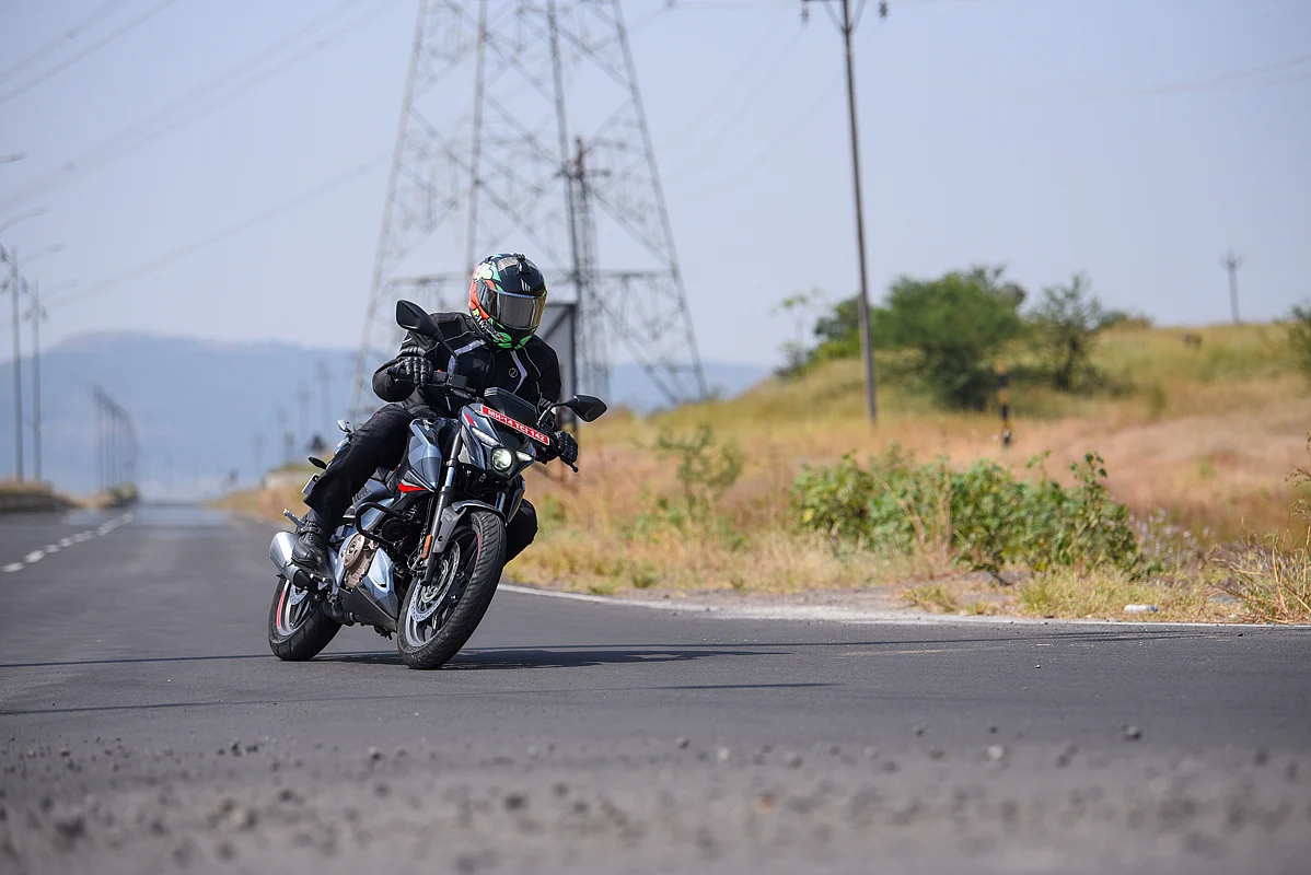 We would have preferred the sixth gear for the bike to carry triple digit speeds at lower rpms