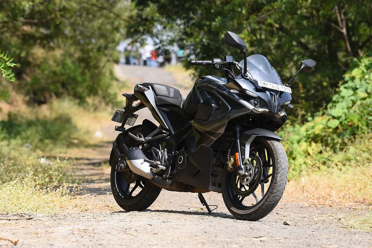 Bajaj Pulsar RS200 (2015)