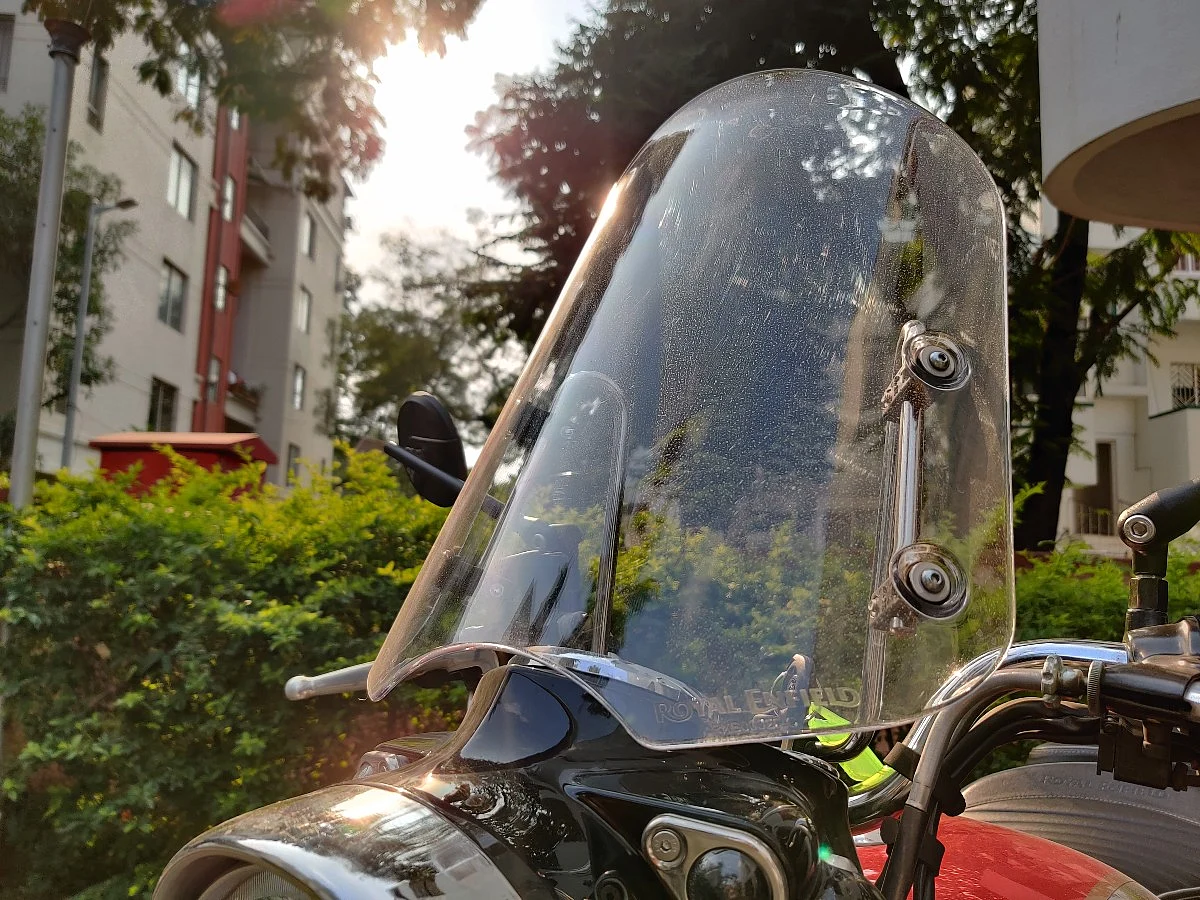 This touring screen may remind you a lot of the Machismo, and it lends the Classic a cool appearance