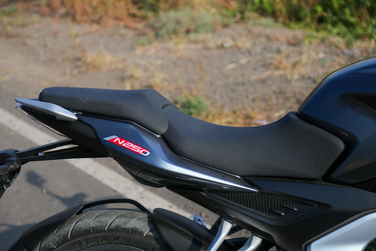 The frame is a whole three kilos lighter than the NS 200