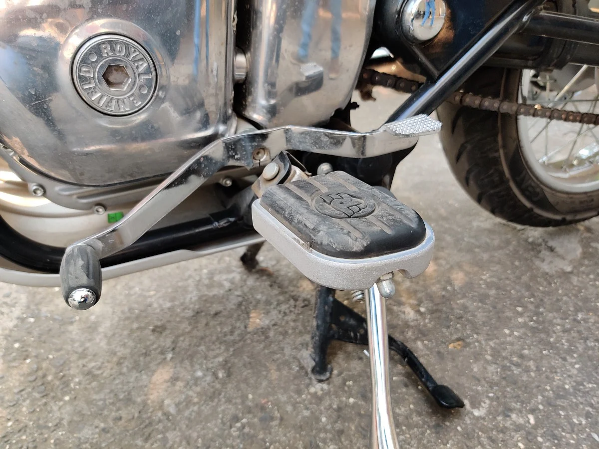The platform-style footpegs provide more area to rest your feet, but toe-upshifting will be an issue