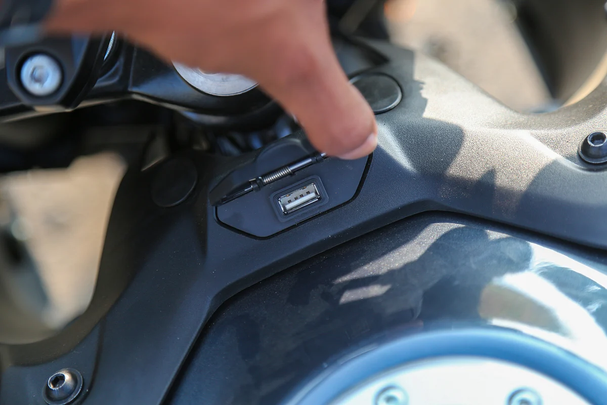 We finally see an integrated USB charging slot on the Pulsar lineup