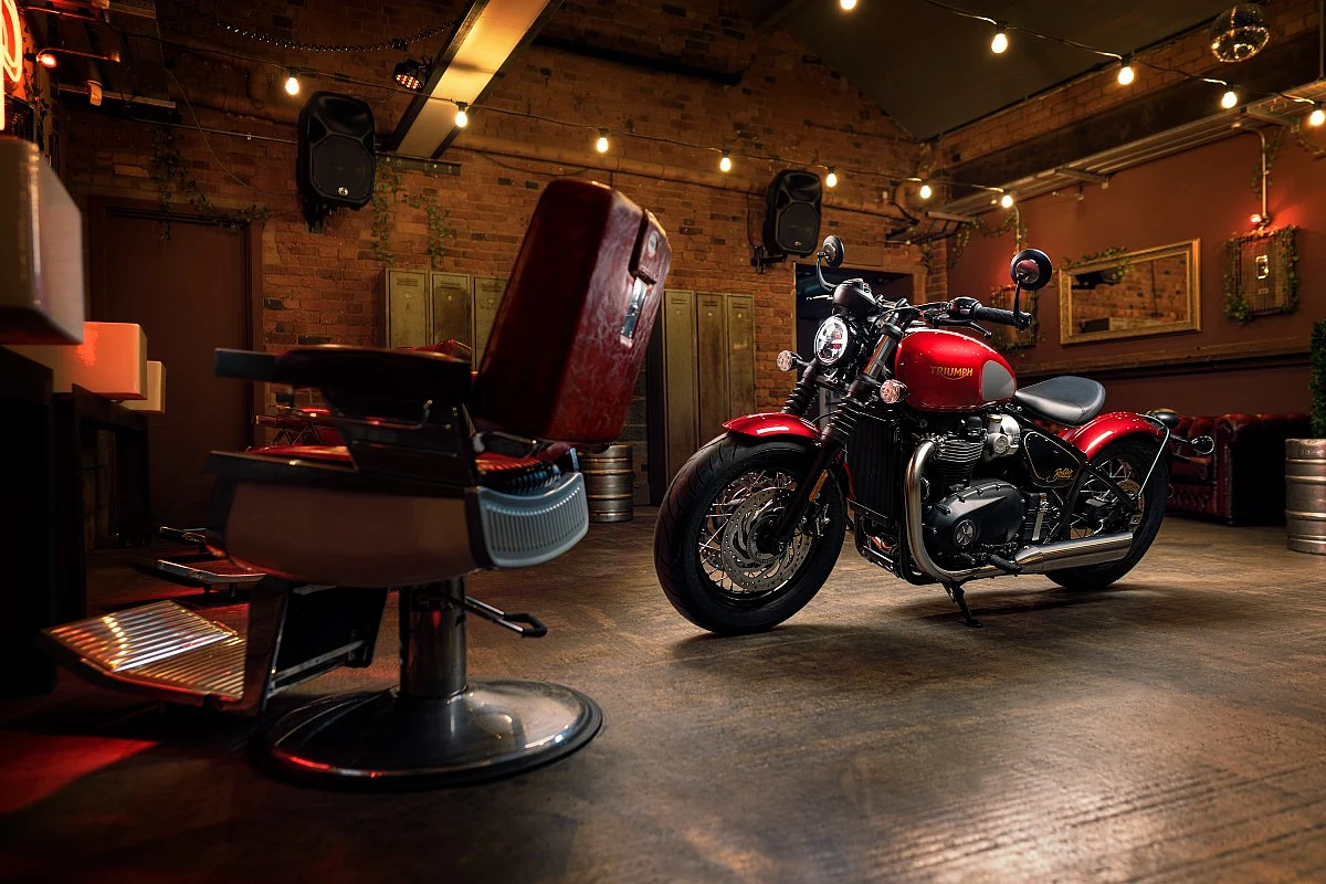 <div class="paragraphs"><p>The Bonneville Bobber sports this Carnival Red paint scheme</p></div>
