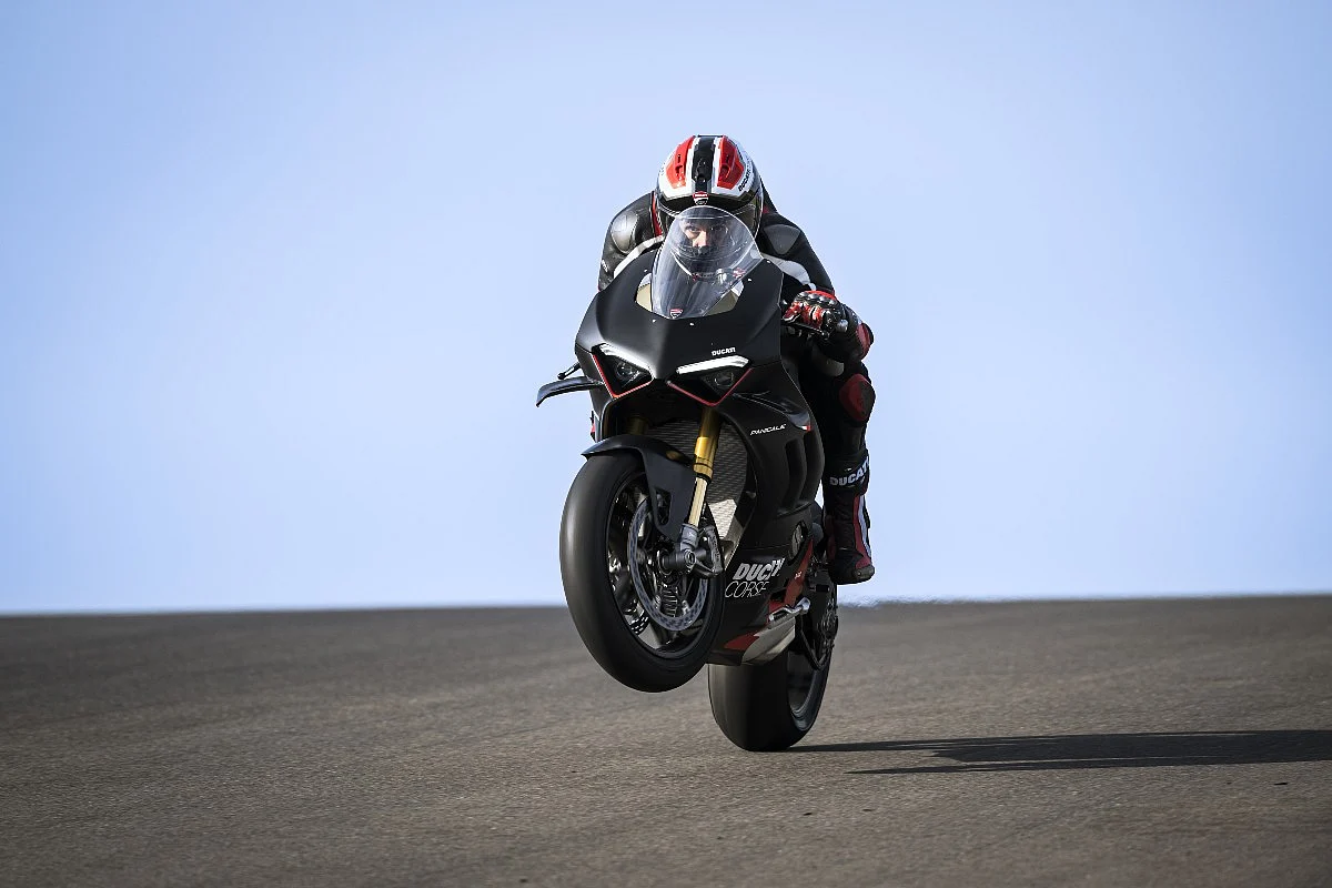 <div class="paragraphs"><p>It retains the same powertrain as the standard Panigale, but it uses better brakes</p></div>