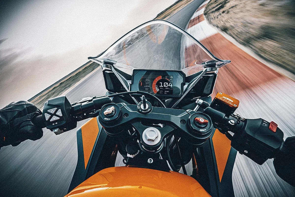 The colour TFT screen has finally made it onto the 2022 RC 390