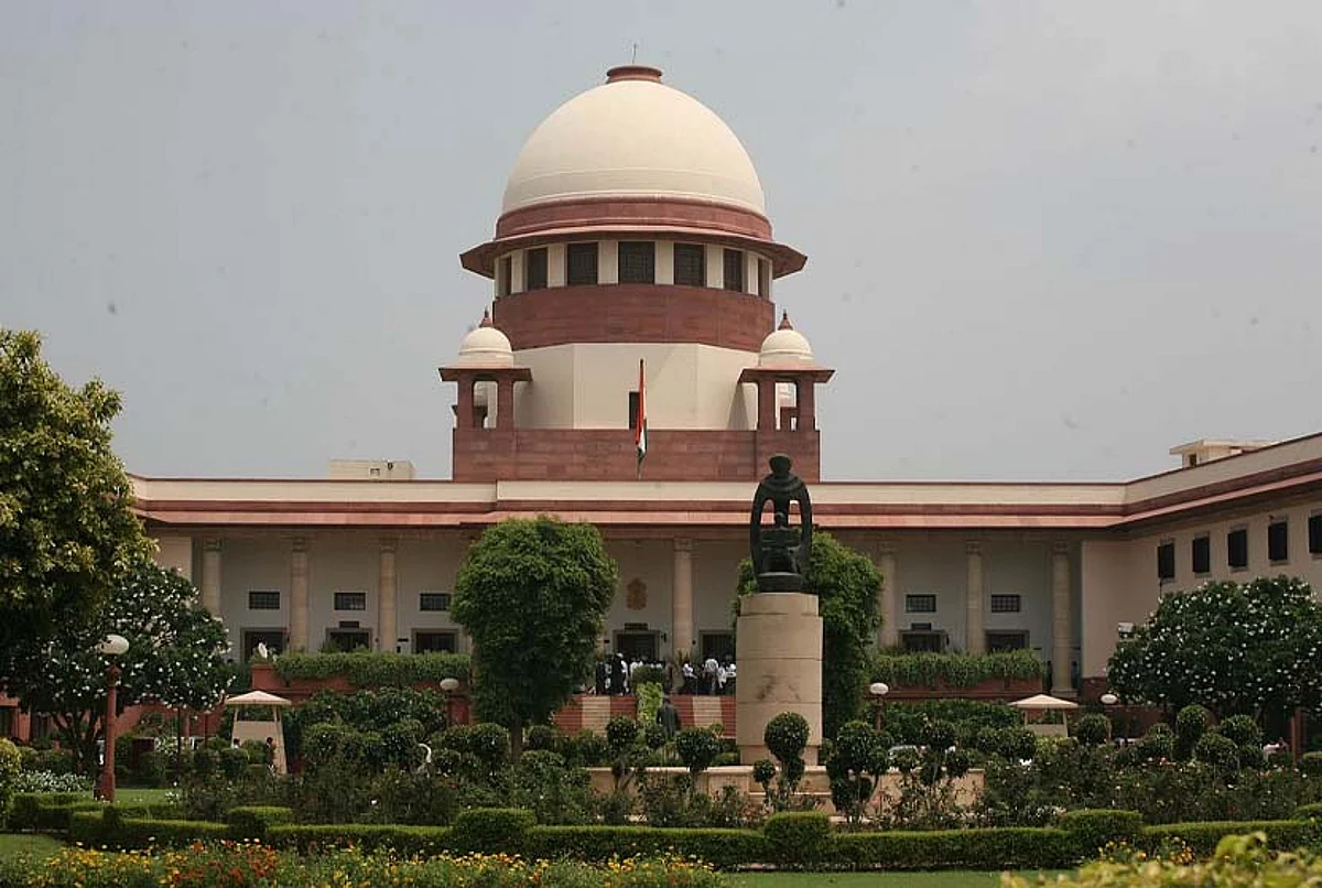 Hijab: K'taka HC dismisses pleas; case goes to SC
