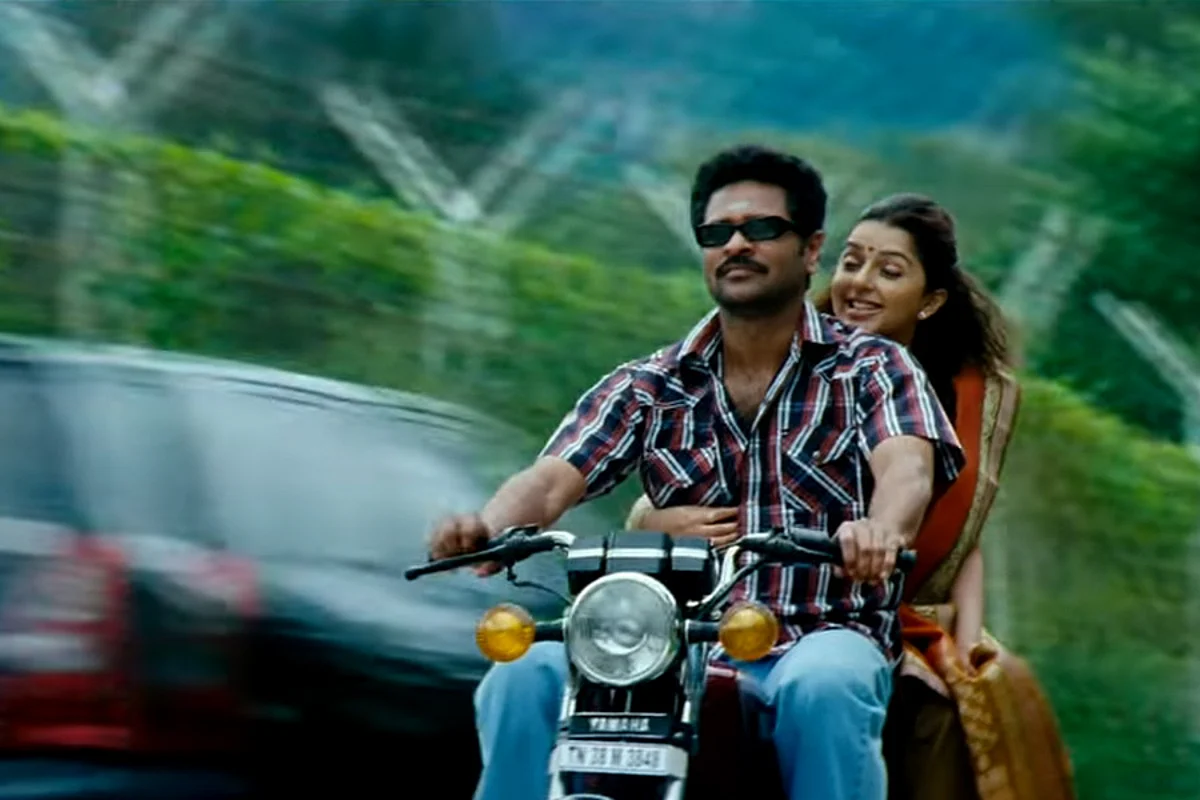 Kalavaadiya Pozhuthugal Movie Review