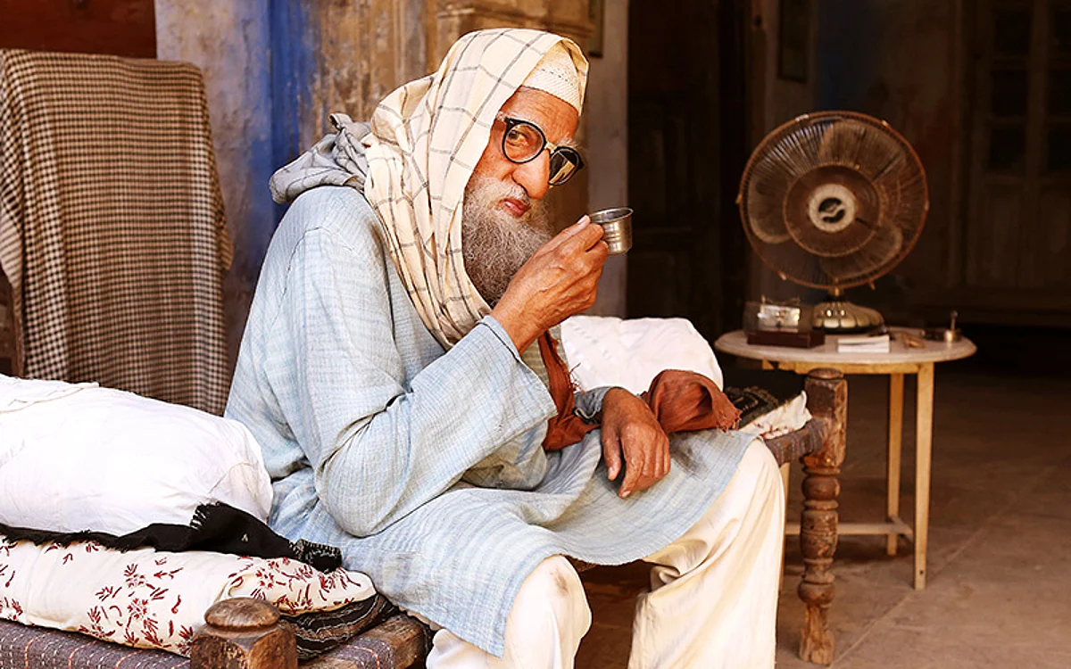 Gulabo Sitabo On Amazon Prime Video Is Slyly Funny But Also Deeply Melancholic