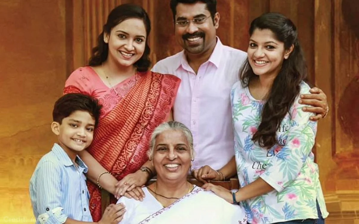 Oru Muthassi Gadha: A New Approach to Dealing With The Old