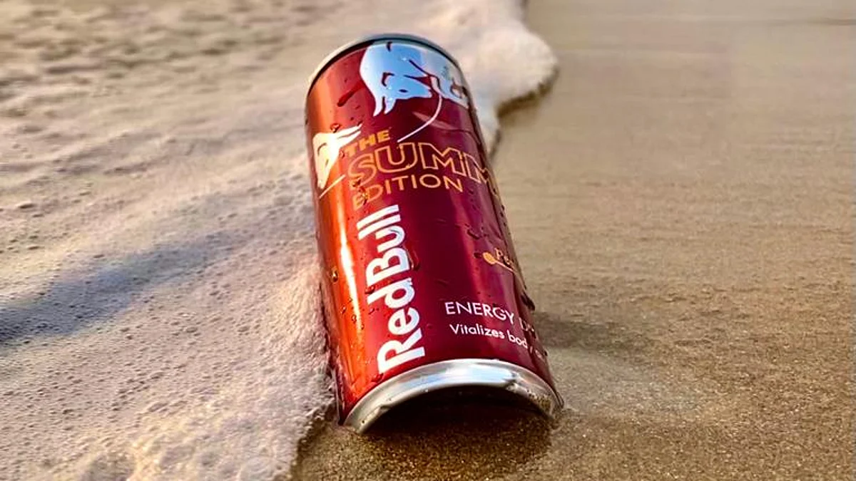 Kick-off Summer 2021 with the Peach edition of Red Bull