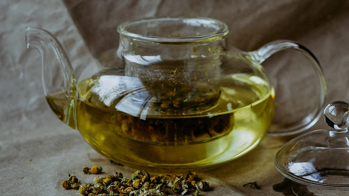 Organic green tea contains powerful antioxidants which help our immune system fight infections and viruses.