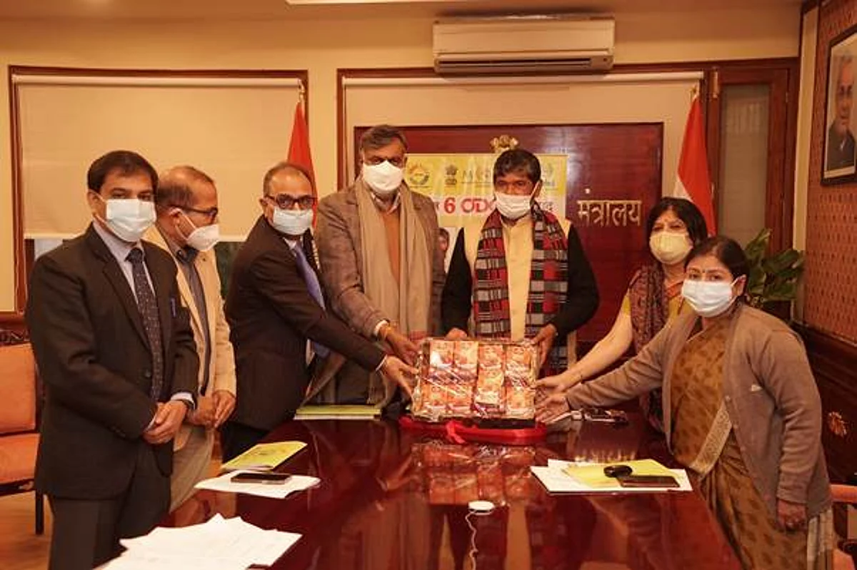 Shri Pashupati Kumar Paras and Minister of State, Shri Prahlad Singh Patel and senior officials of NAFED today launched six, One District One Product (ODOP) brands under the PMFME scheme of MoFPI