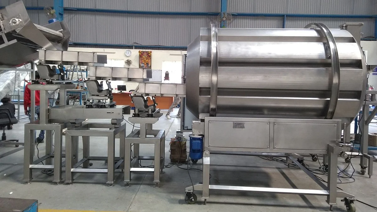 Seasoning System for Snack -Weigh Metric - Twin-screw/Single Screw based seasoning dispenser with scarf feeder, weigh metric/volumetric system as per customer requirements.