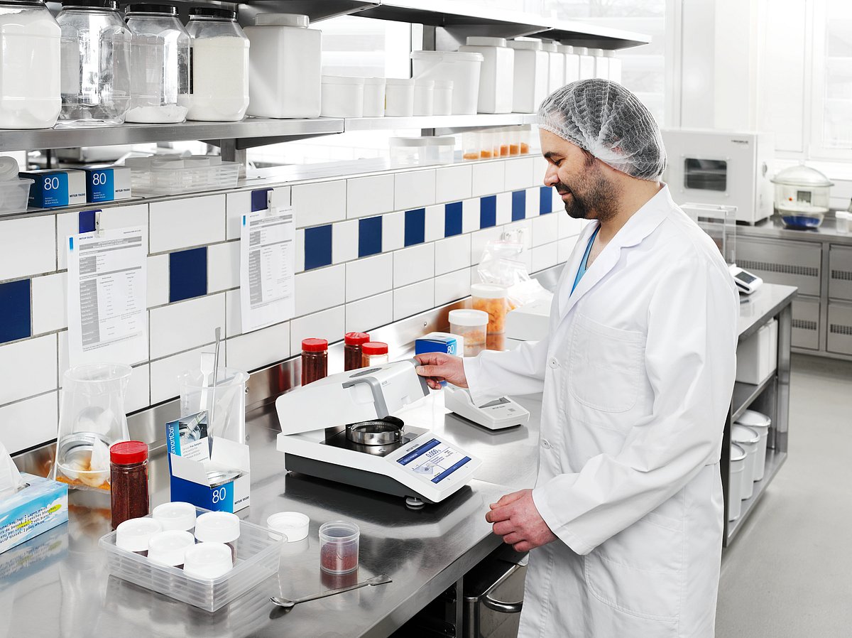 Determining moisture content in the food industry with HC103 Moisture