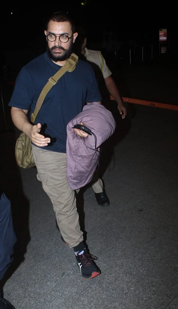 Mr. Perfectionist Aamir Khan snapped at Mumbai airport yesterday