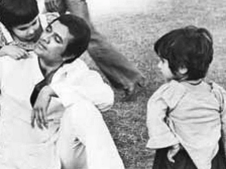 On Rajesh Khanna's 78th birth anniversary, here are some adorable pics of legendary actor with daughter Twinkle