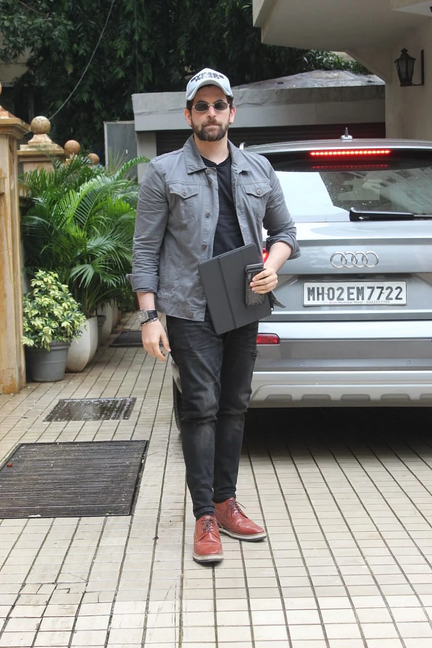 Actor Neil Nitin Mukesh was spotted outside a dubbing studio in Khar. It is unsure as to which film he was dubbing for.