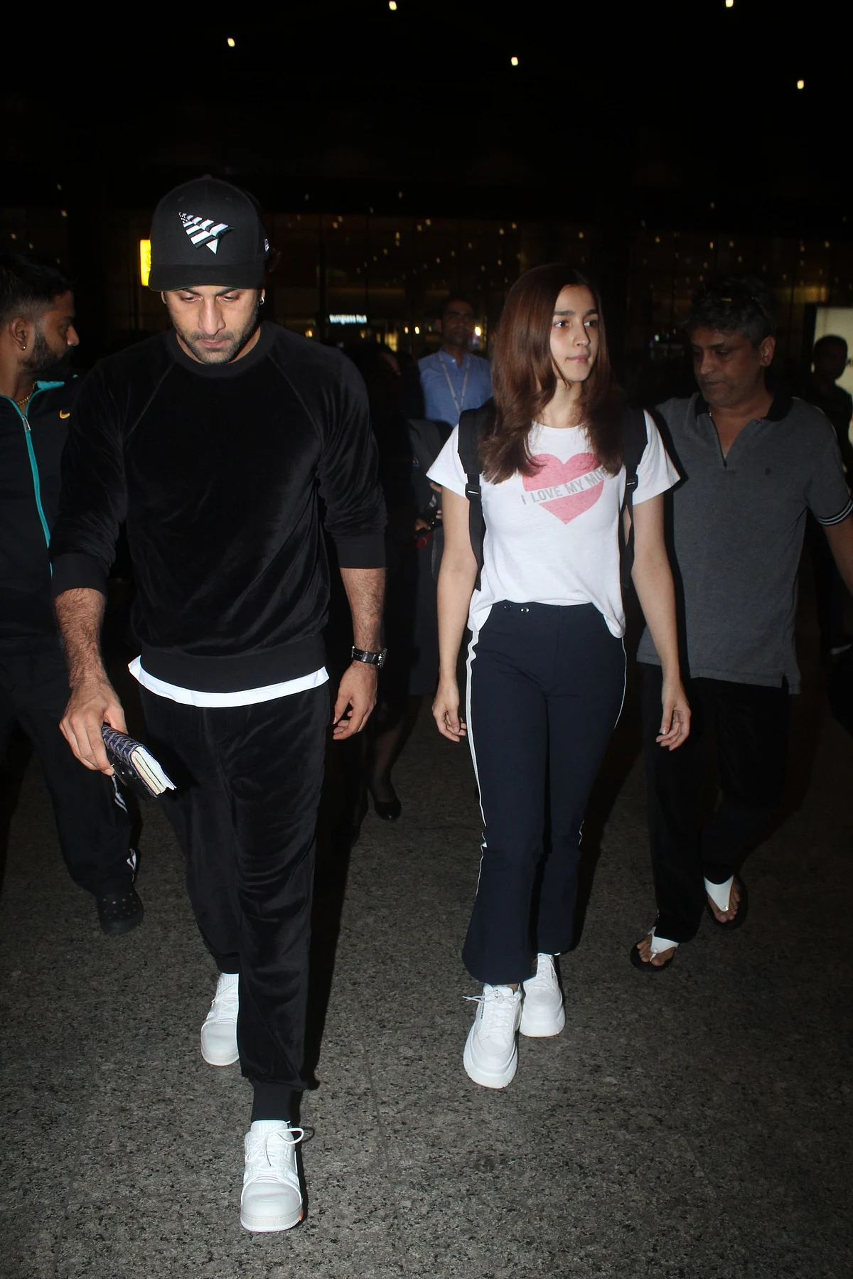 Ranbir Kapoor and Alia Bhatt snapped together on their way back from New York