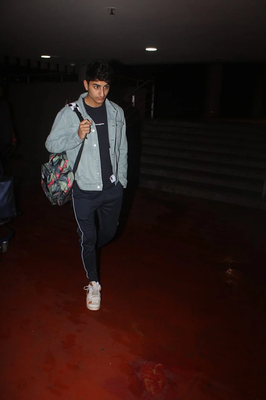 Mumbai airport witnessed Sara Ali Khan who went on vacation with her mom Amrita Singh and brother Ibrahim.