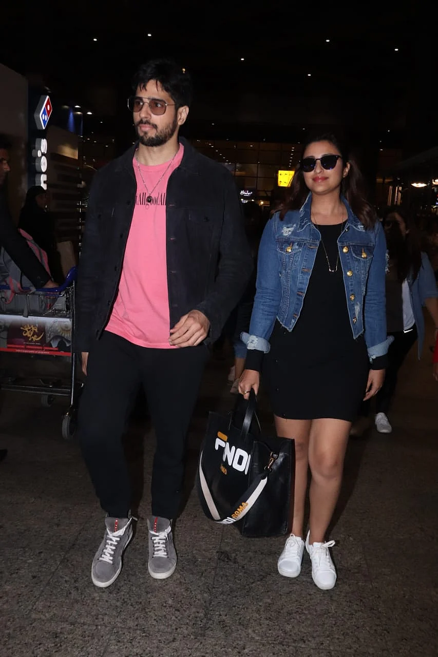 Parineeti Chopra and Sidharth Malhotra were spotted at airport, the duo is currently promoting their next ‘Jabariya Jodi’.