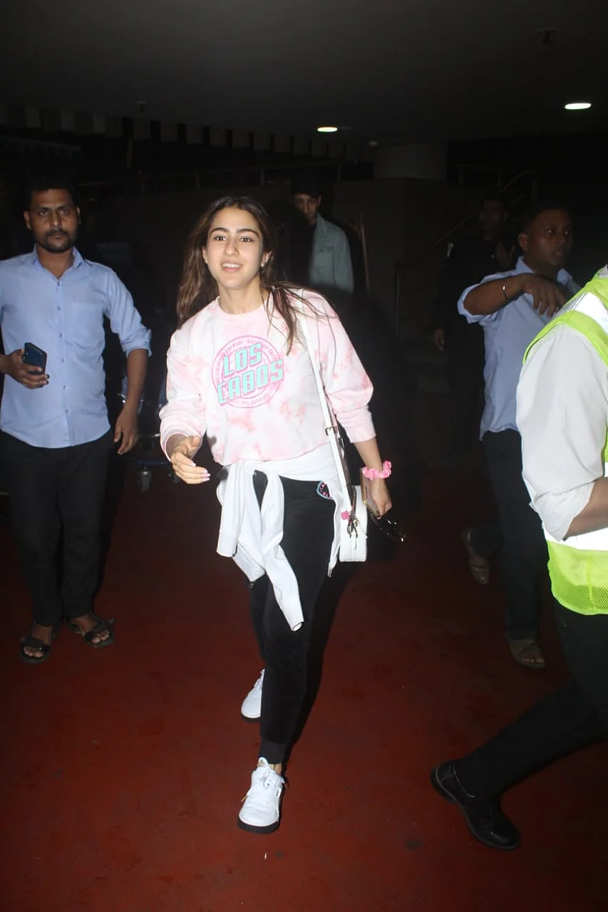 Mumbai airport witnessed Sara Ali Khan who went on vacation with her mom Amrita Singh and brother Ibrahim.