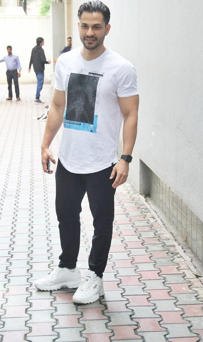 Kunal Khemu spotted at VS office