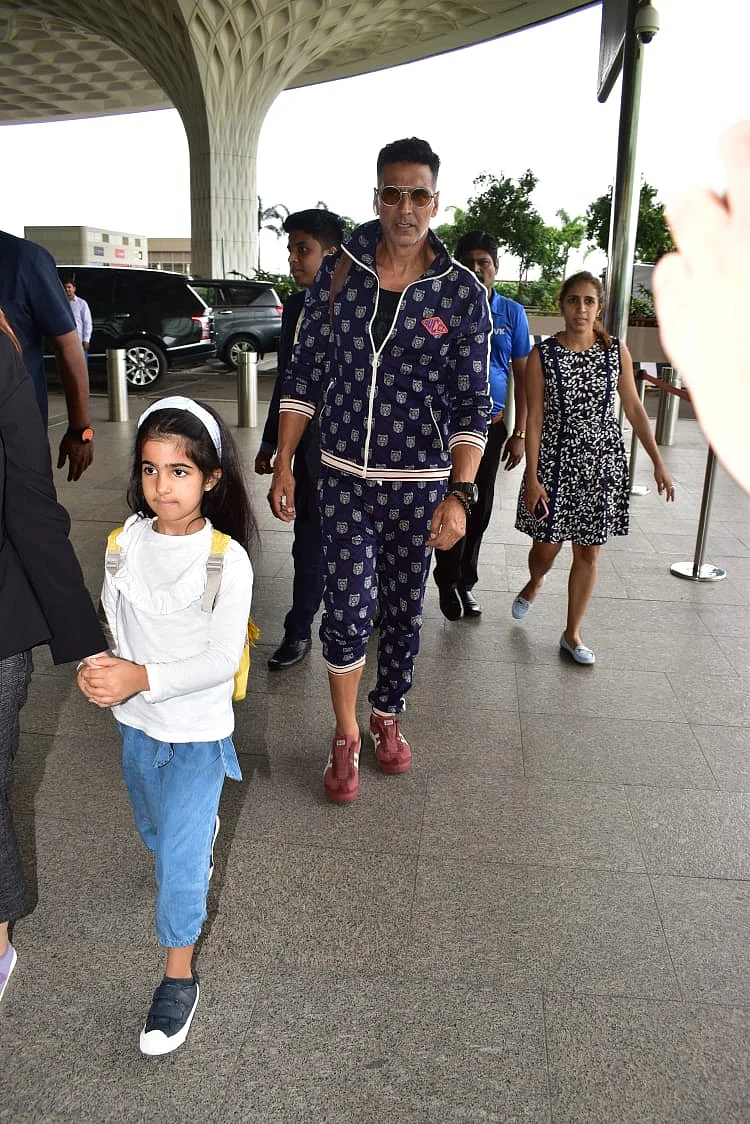 Khiladi Akshay Kumar with Daughter Nitara at airport.