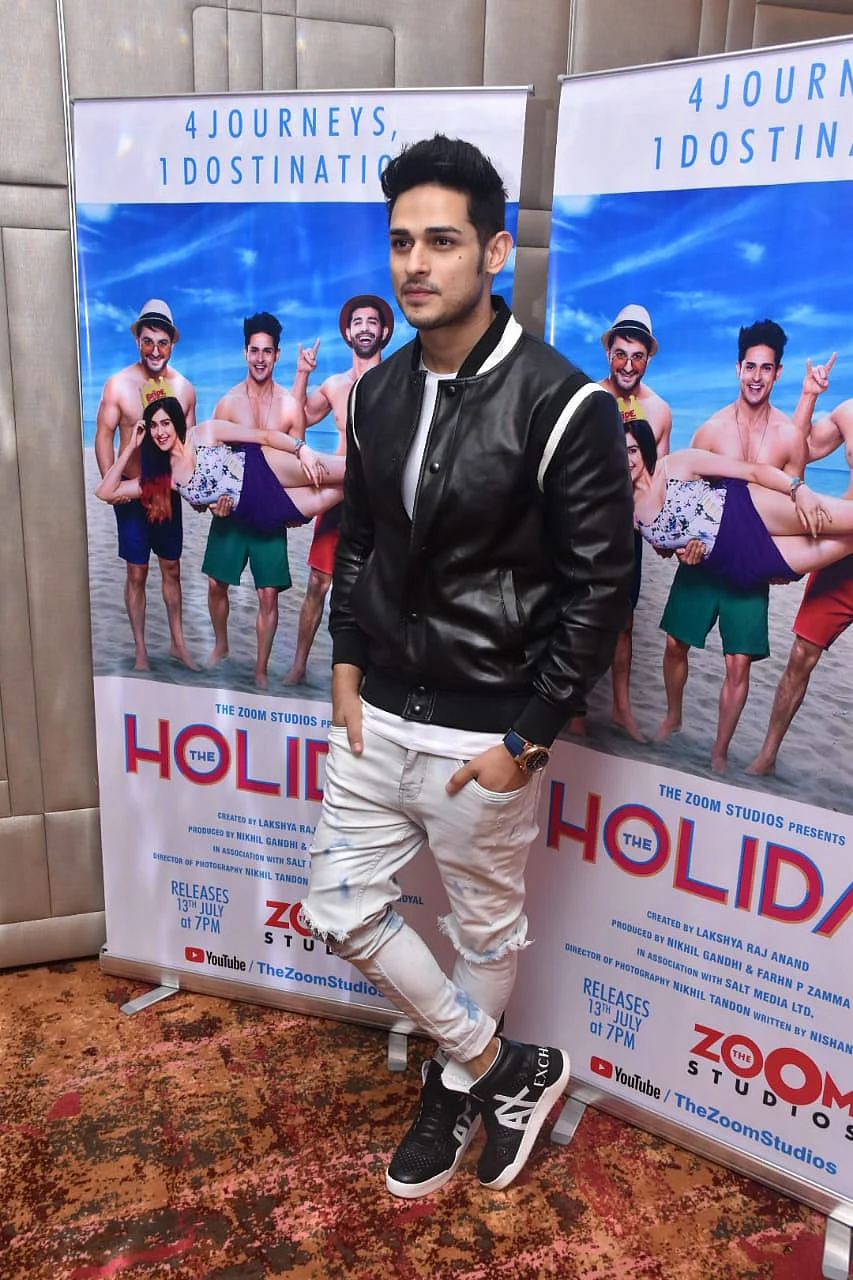 Paparazzi Diaries: Kriti Sanon, Anil Kapoor, and others spotted around the city