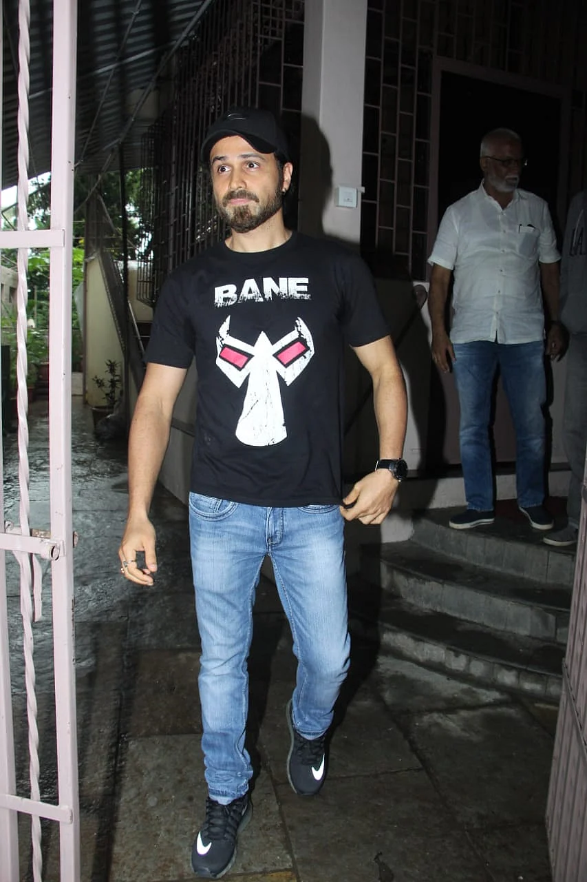 Emraan Hashmi clicked by shutterbugs in town