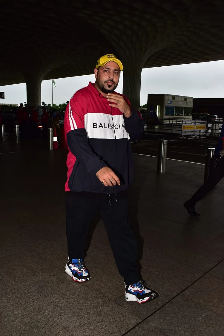 Celebrity Spotting: Akshay Kumar, Sonakshi Sinha, and others captured by shutterbugs