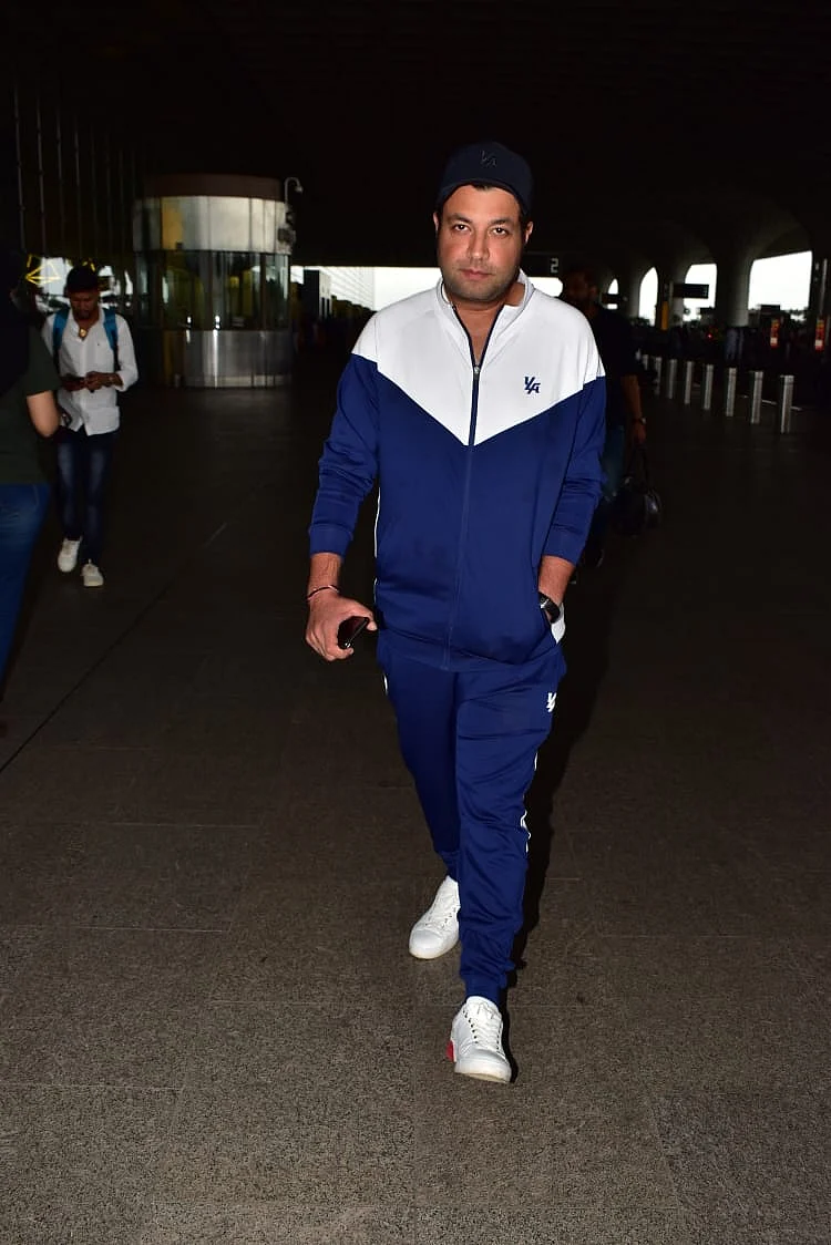 Celebrity Spotting: Akshay Kumar, Sonakshi Sinha, and others captured by shutterbugs
