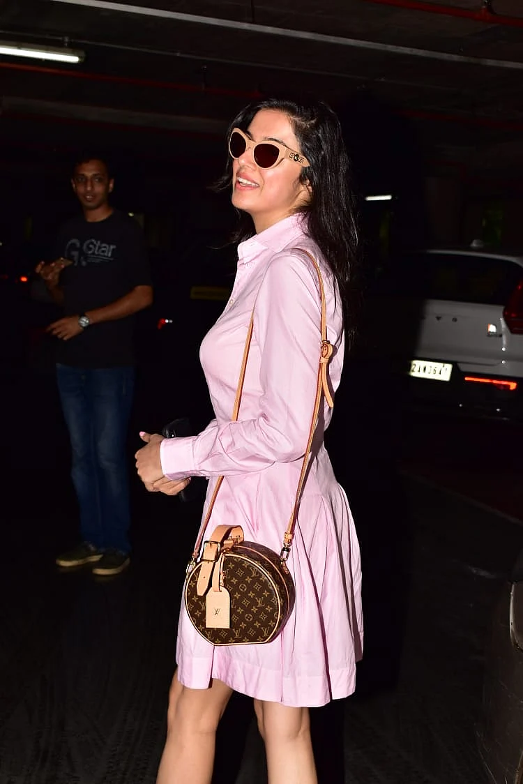 Celebrity Spotting: Akshay Kumar, Sonakshi Sinha, and others captured by shutterbugs