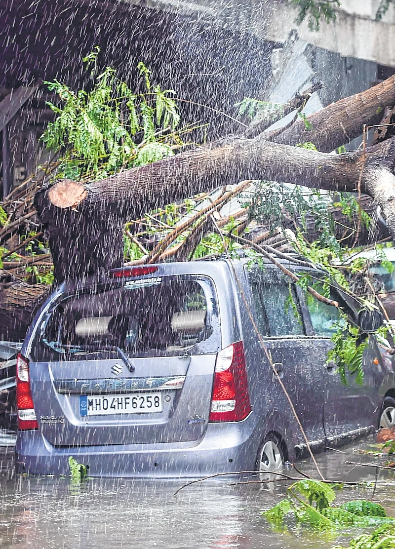 Pictures: Mumbai paralysed after heaviest downpour in more than a decade